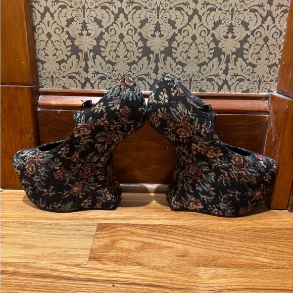 Jeffrey Cambell tapestry Nightwalk platform heels - Picture 3 of 6